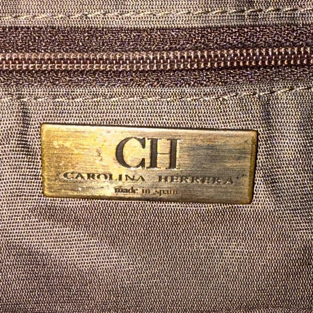 CH Carolina Herrera monogram and quilted tan handbag - Picture 8 of 12